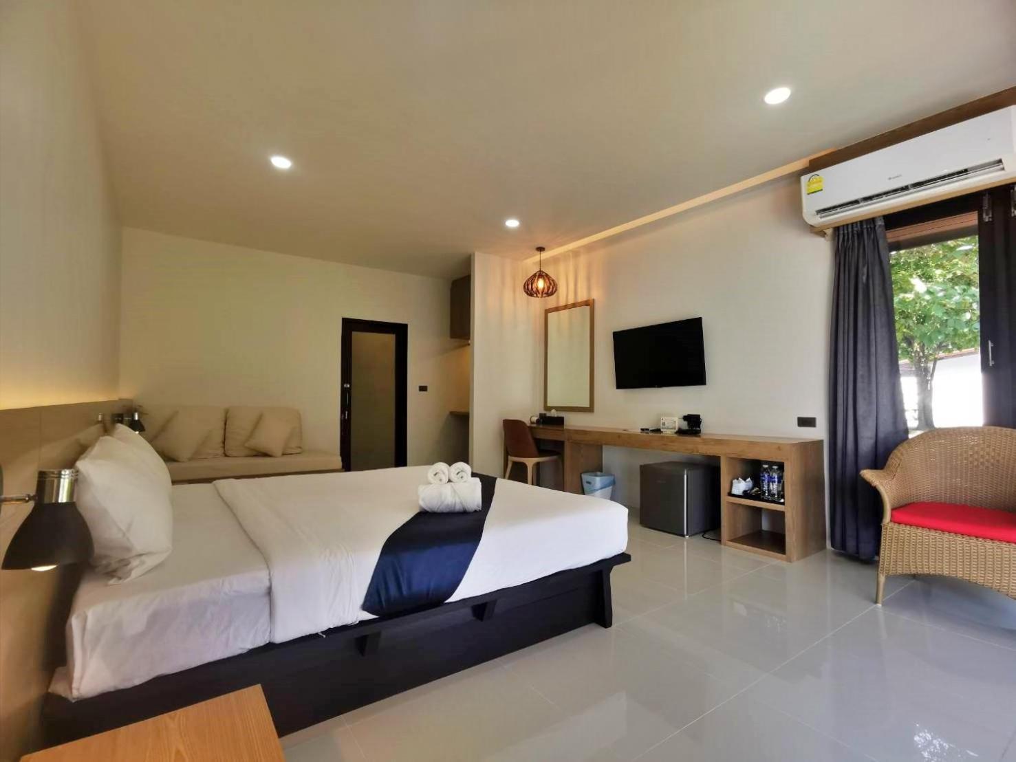 Nana Beach Hotel & Resort Pathiu Екстер'єр фото