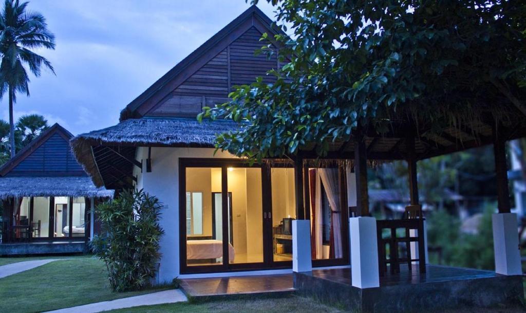Nana Beach Hotel & Resort Pathiu Екстер'єр фото